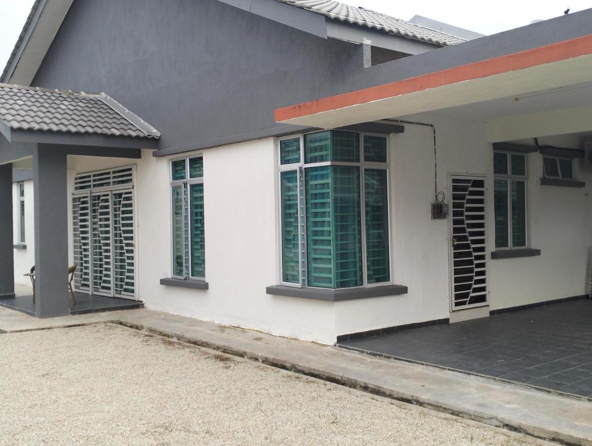 D'Sara Homestay Fully Furnished 3 Bedrooms All Aircond 2 Miles Centre Chukai Exteriér fotografie