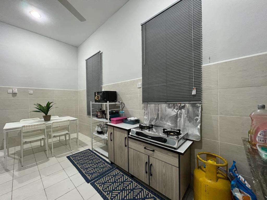 D'Sara Homestay Fully Furnished 3 Bedrooms All Aircond 2 Miles Centre Chukai Exteriér fotografie