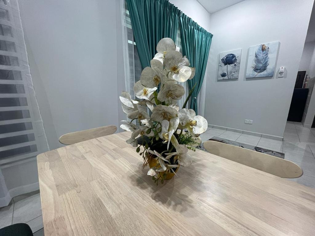 D'Sara Homestay Fully Furnished 3 Bedrooms All Aircond 2 Miles Centre Chukai Exteriér fotografie