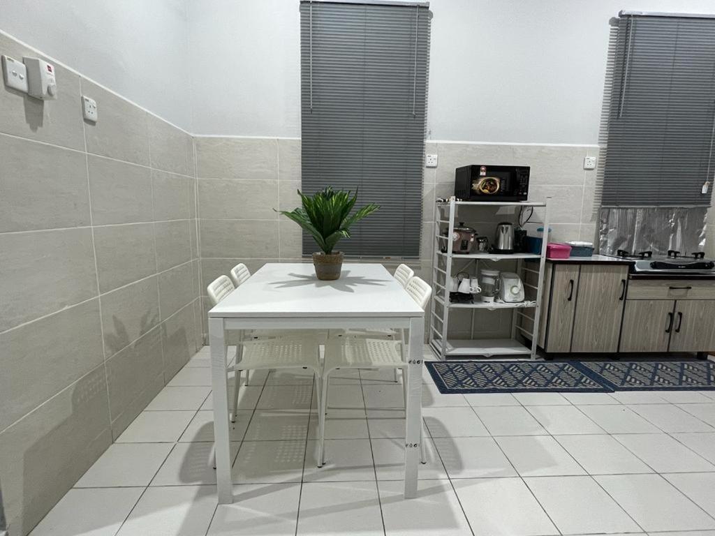 D'Sara Homestay Fully Furnished 3 Bedrooms All Aircond 2 Miles Centre Chukai Exteriér fotografie