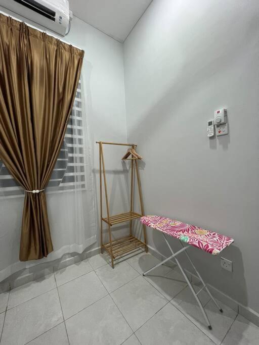 D'Sara Homestay Fully Furnished 3 Bedrooms All Aircond 2 Miles Centre Chukai Exteriér fotografie
