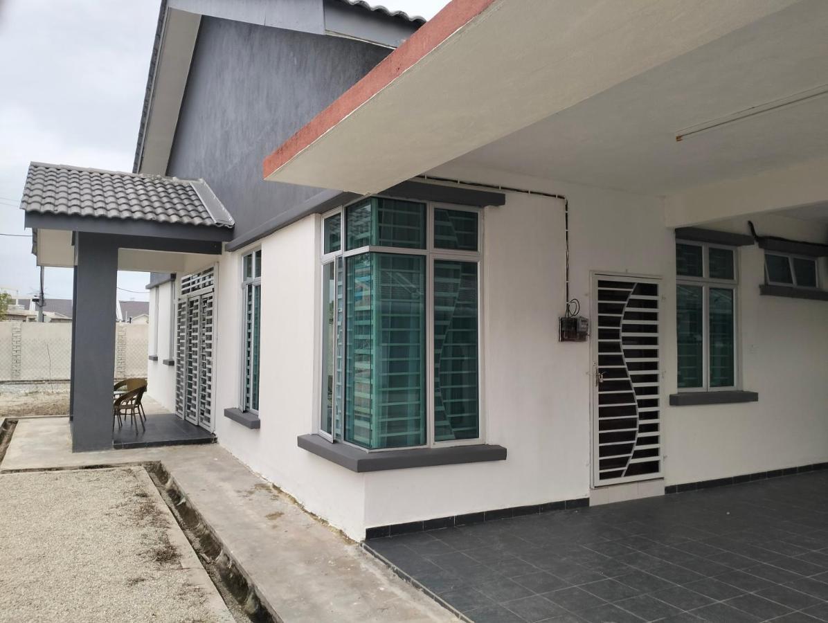 D'Sara Homestay Fully Furnished 3 Bedrooms All Aircond 2 Miles Centre Chukai Exteriér fotografie