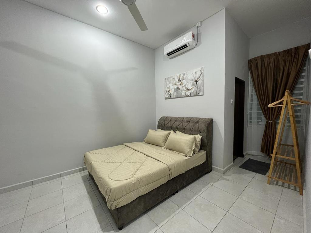 D'Sara Homestay Fully Furnished 3 Bedrooms All Aircond 2 Miles Centre Chukai Exteriér fotografie