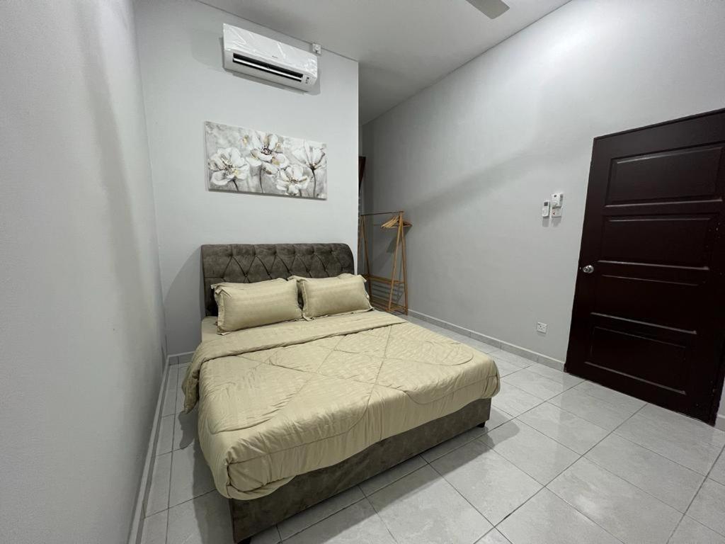 D'Sara Homestay Fully Furnished 3 Bedrooms All Aircond 2 Miles Centre Chukai Exteriér fotografie
