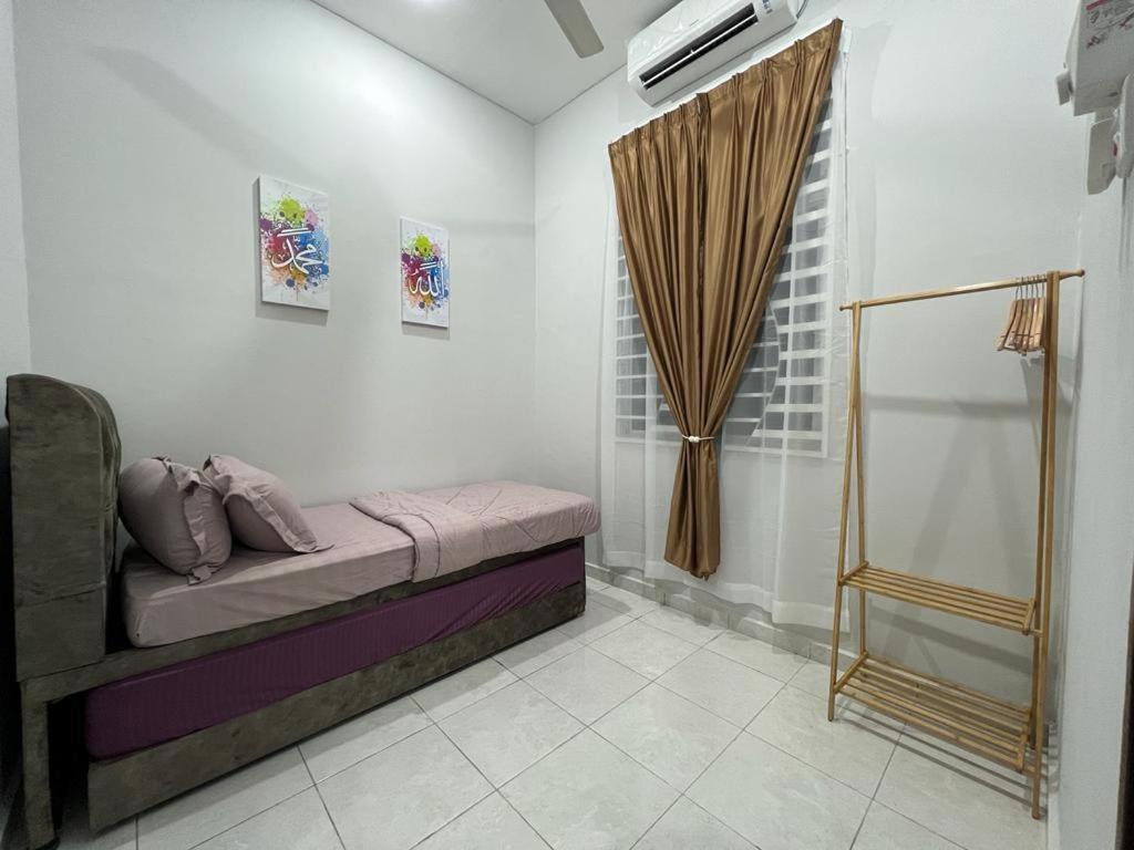 D'Sara Homestay Fully Furnished 3 Bedrooms All Aircond 2 Miles Centre Chukai Exteriér fotografie