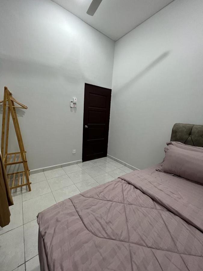 D'Sara Homestay Fully Furnished 3 Bedrooms All Aircond 2 Miles Centre Chukai Exteriér fotografie